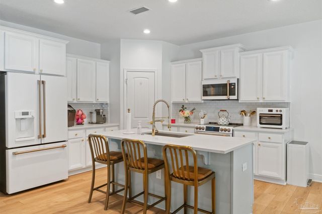 2806 Carrington Lakes Blvd, Cantonment, FL 32533