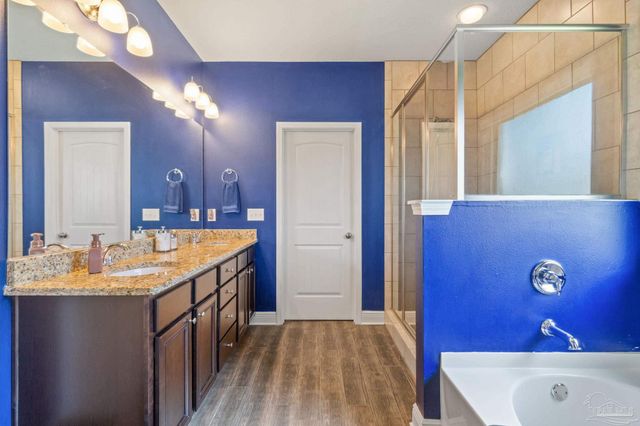 2806 Carrington Lakes Blvd, Cantonment, FL 32533