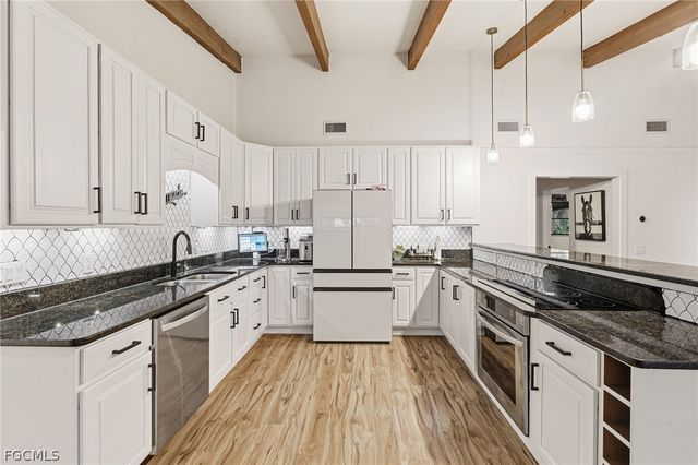 5700 Oakview LN, Punta Gorda, FL 33950