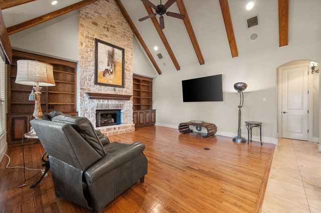 5904 St Ives Court, Arlington, TX 76017