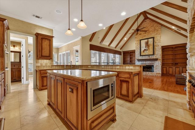 5904 St Ives Court, Arlington, TX 76017