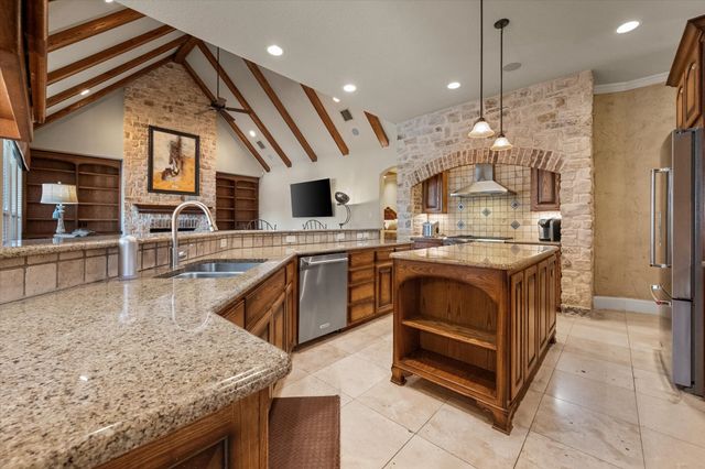 5904 St Ives Court, Arlington, TX 76017