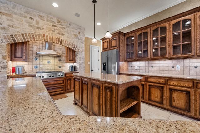 5904 St Ives Court, Arlington, TX 76017