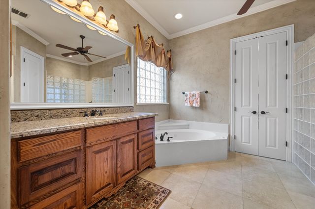 5904 St Ives Court, Arlington, TX 76017