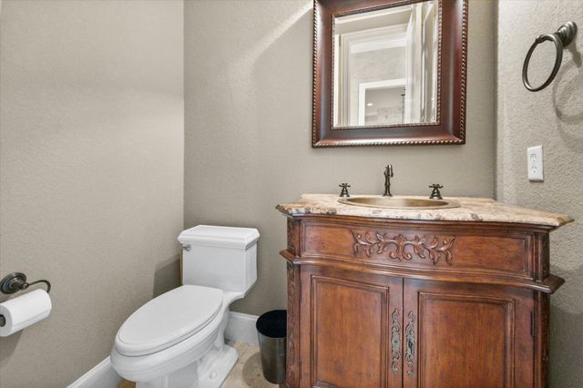 5904 St Ives Court, Arlington, TX 76017