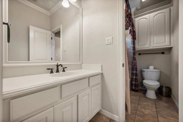 5904 St Ives Court, Arlington, TX 76017