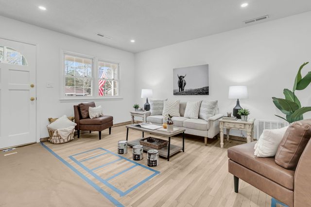 404 Forest Circle, Summerville, SC 29483