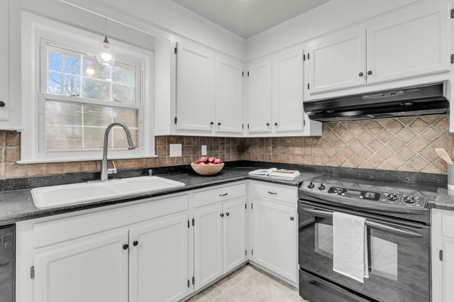 404 Forest Circle, Summerville, SC 29483