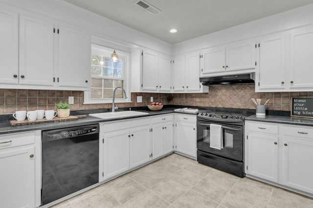 404 Forest Circle, Summerville, SC 29483