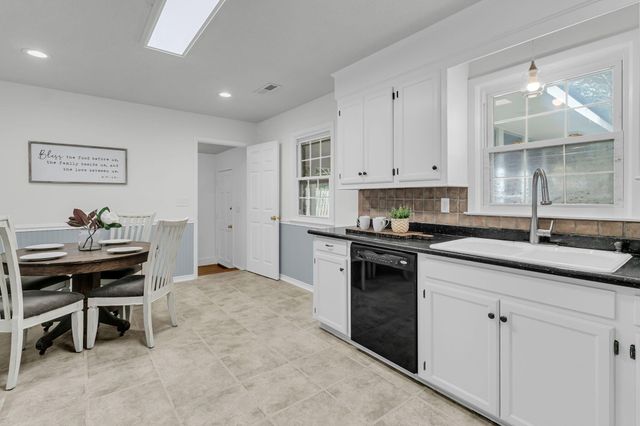 404 Forest Circle, Summerville, SC 29483