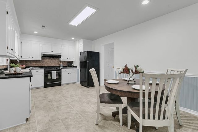 404 Forest Circle, Summerville, SC 29483