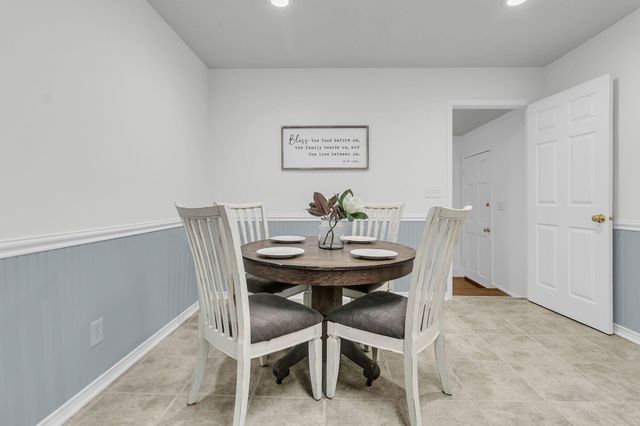 404 Forest Circle, Summerville, SC 29483