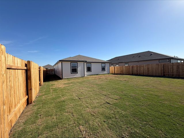 105 Honey Bee RD, Jarrell, TX 76537