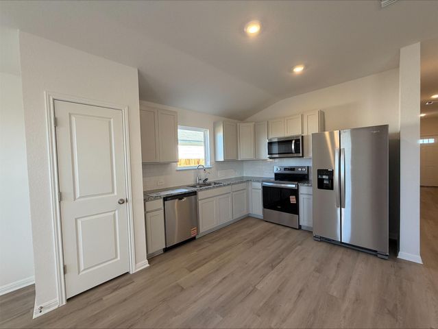 105 Honey Bee RD, Jarrell, TX 76537