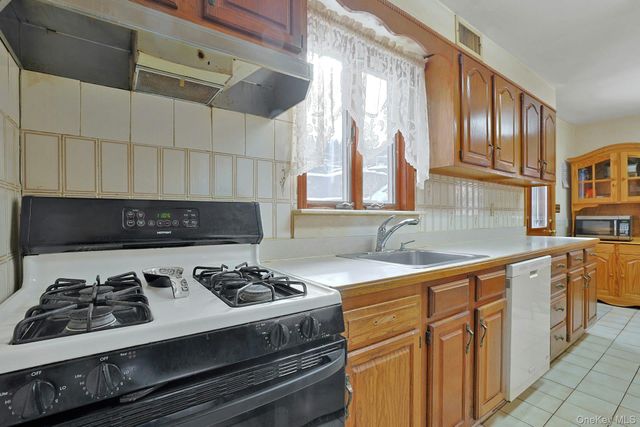 16 Richardson Place, Eastchester, NY 10709