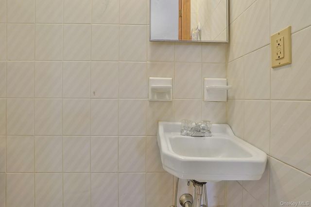 16 Richardson Place, Eastchester, NY 10709