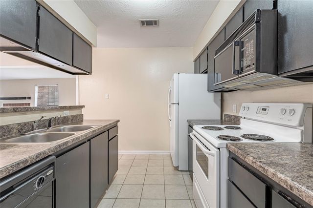 2401 Sycamore Ave E3, Huntsville, TX 77340