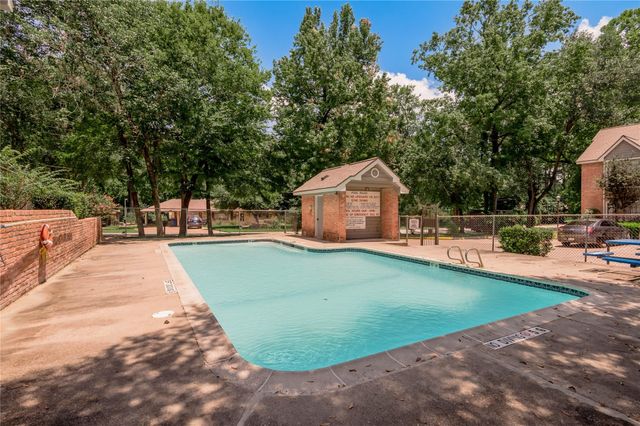 2401 Sycamore Ave E3, Huntsville, TX 77340