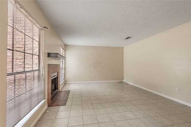 2401 Sycamore Ave E3, Huntsville, TX 77340