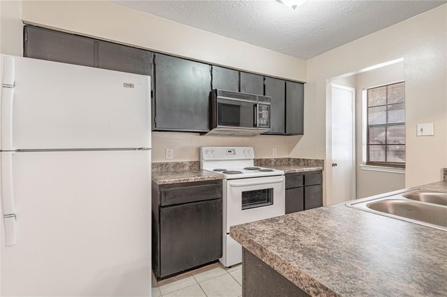 2401 Sycamore Ave E3, Huntsville, TX 77340