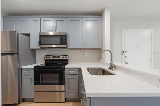 3848 N LAKE DRIVE 138, Tampa, FL 33614