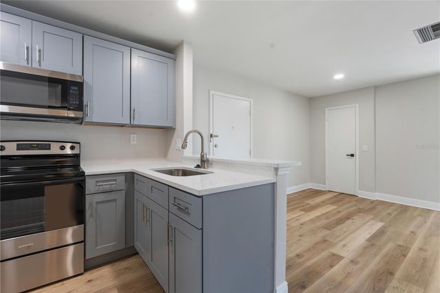 3848 N LAKE DRIVE 138, Tampa, FL 33614