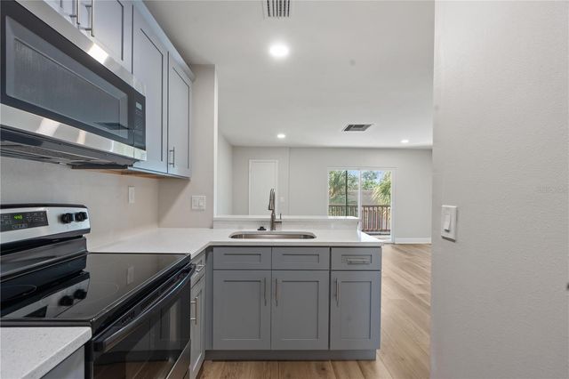 3848 N LAKE DRIVE 138, Tampa, FL 33614