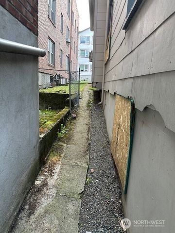 1220 Yakima Avenue, Tacoma, WA 98405