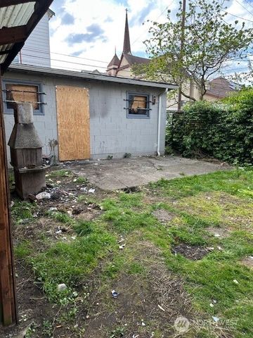 1220 Yakima Avenue, Tacoma, WA 98405
