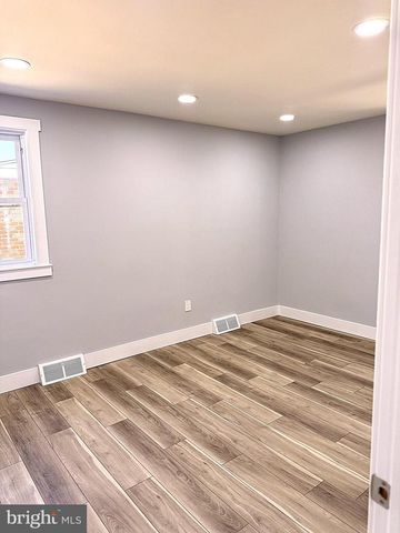 526 WARTMAN ST, Philadelphia, PA 19128