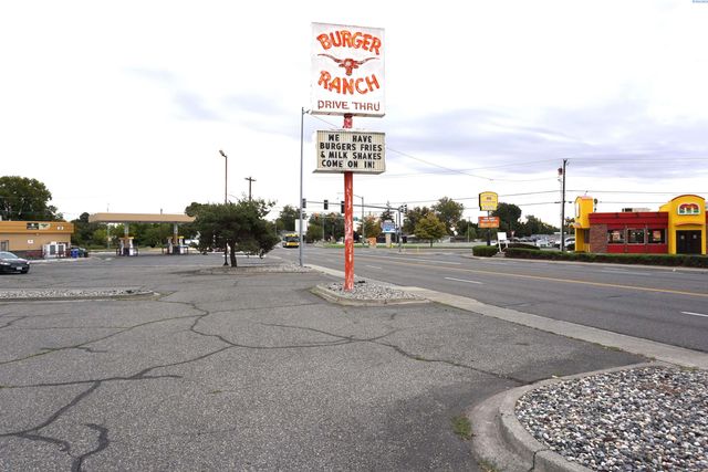 808 W Vineyard Dr., Kennewick, WA 99336