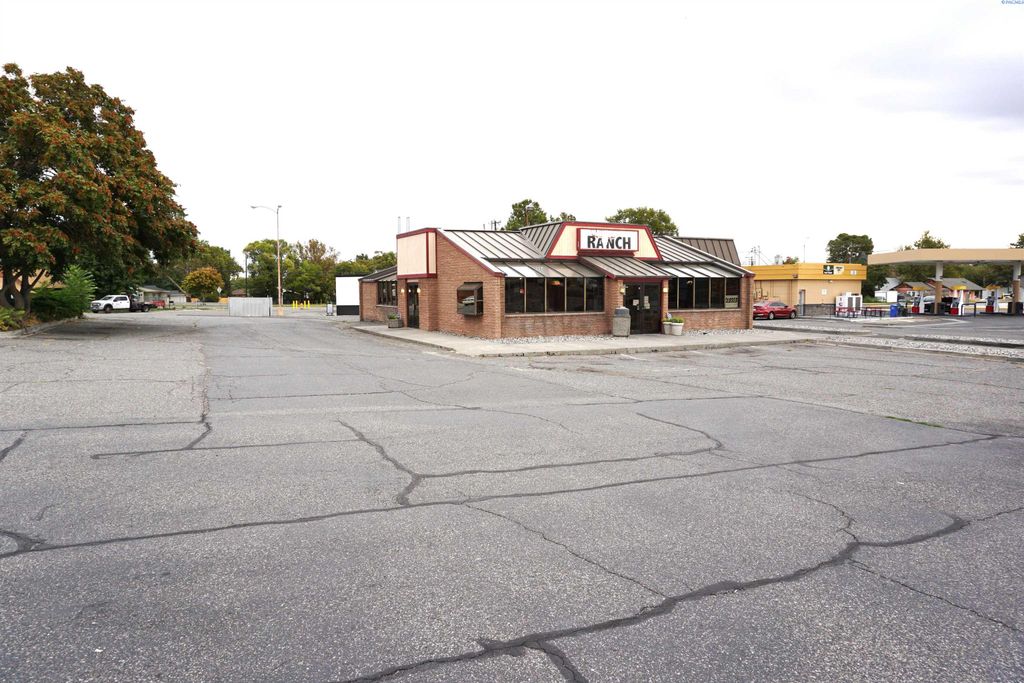 808 W Vineyard Dr., Kennewick, WA 99336