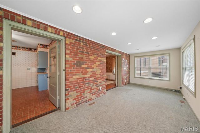 214 Topton Way, Clayton, MO 63105