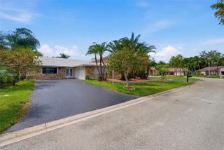 676 NW 107th Ln, Coral Springs, FL 33071