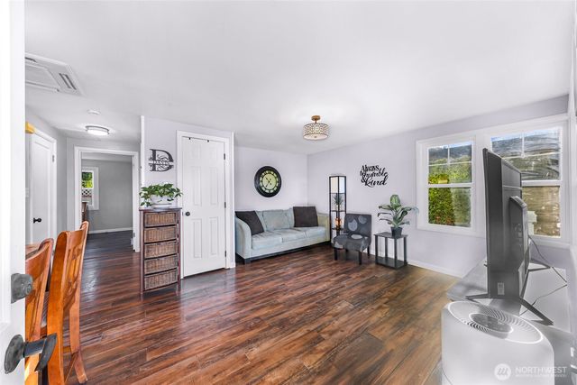 208 9th Street, Lynden, WA 98264