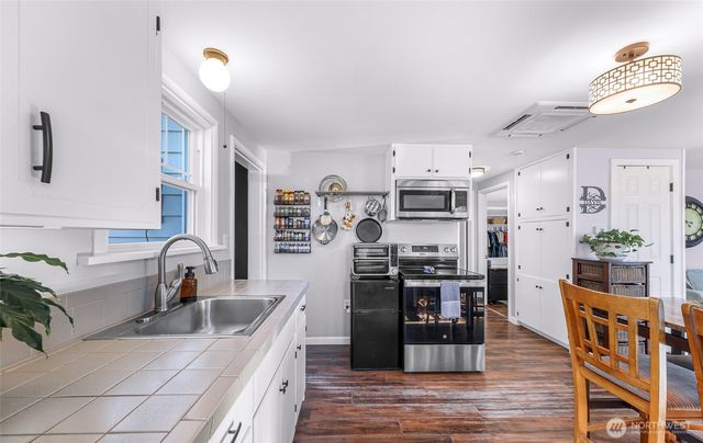 208 9th Street, Lynden, WA 98264