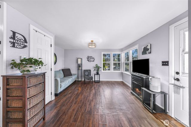 208 9th Street, Lynden, WA 98264