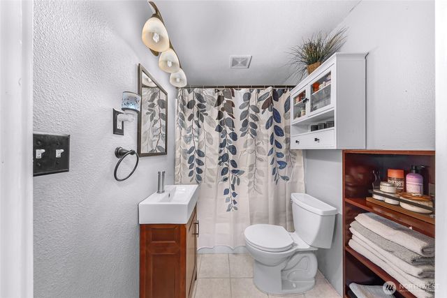 208 9th Street, Lynden, WA 98264