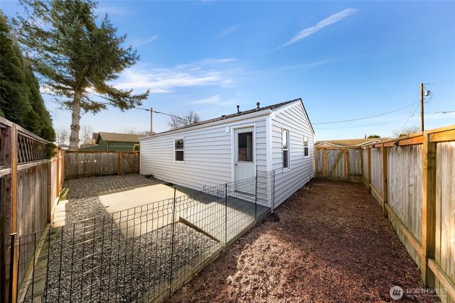 208 9th Street, Lynden, WA 98264