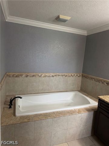 1031 NE 2nd PL, Cape Coral, FL 33909