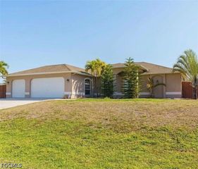 1031 NE 2nd PL, Cape Coral, FL 33909