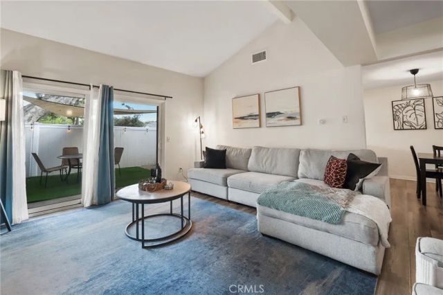 936 Hollow Brook, Costa Mesa, CA 92626