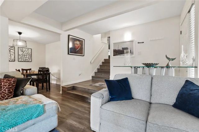 936 Hollow Brook, Costa Mesa, CA 92626