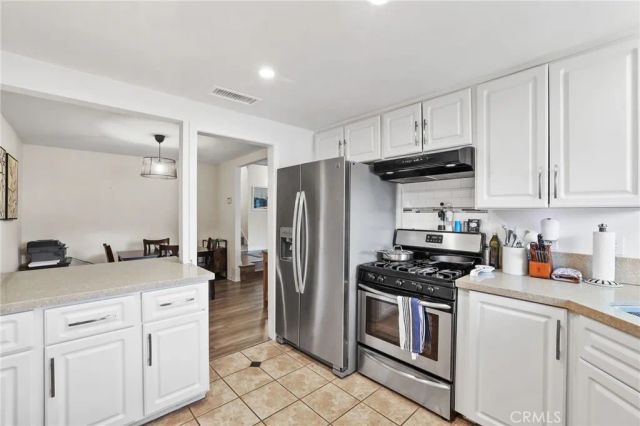 936 Hollow Brook, Costa Mesa, CA 92626