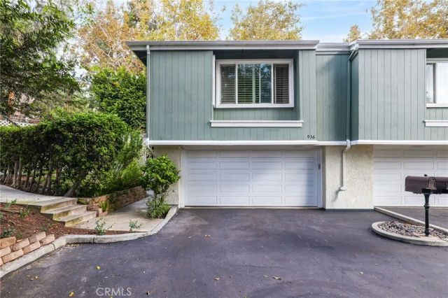 936 Hollow Brook, Costa Mesa, CA 92626