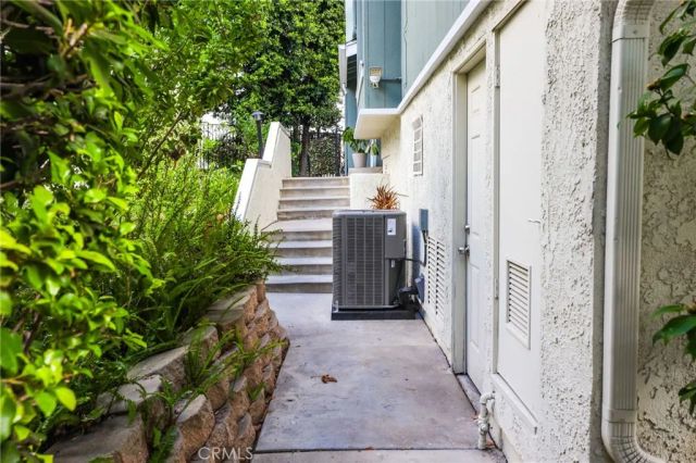 936 Hollow Brook, Costa Mesa, CA 92626