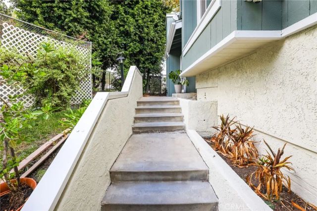 936 Hollow Brook, Costa Mesa, CA 92626