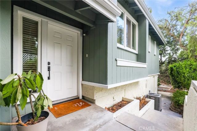 936 Hollow Brook, Costa Mesa, CA 92626
