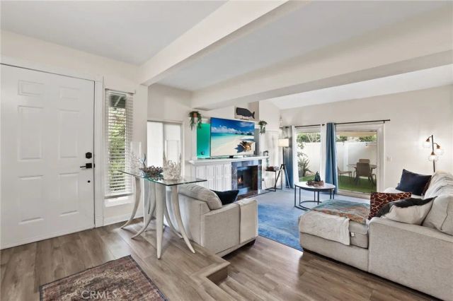 936 Hollow Brook, Costa Mesa, CA 92626