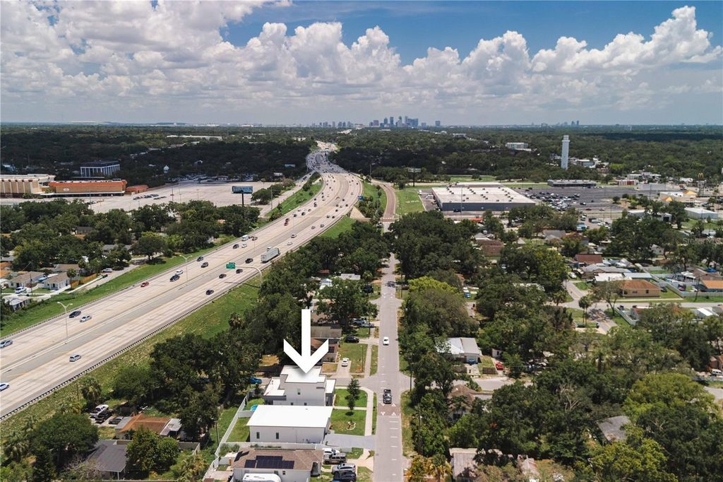 Image 13 of property listing at 404 E SEWARD STREET, Tampa, FL 33604